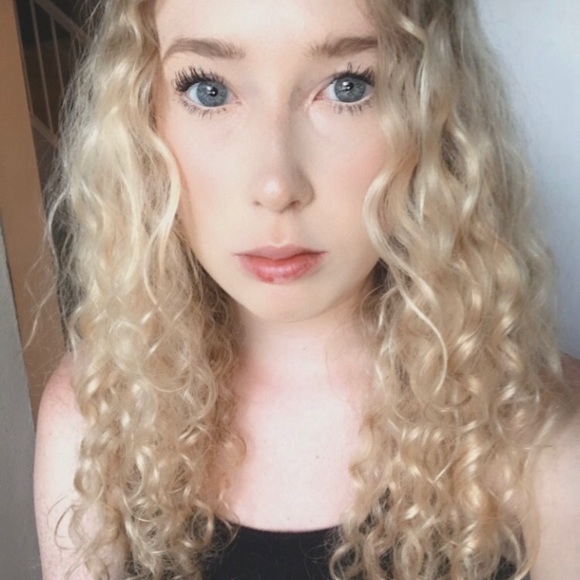 Meet your Posher, Britney - Picture 1 of 1